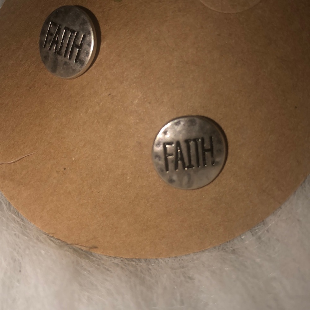 FAITH EARRINGS ๐๐๐๐๐โญ๏ธโญ๏ธโญ๏ธโญ๏ธ๐๐๐ - Picture 2 of 3